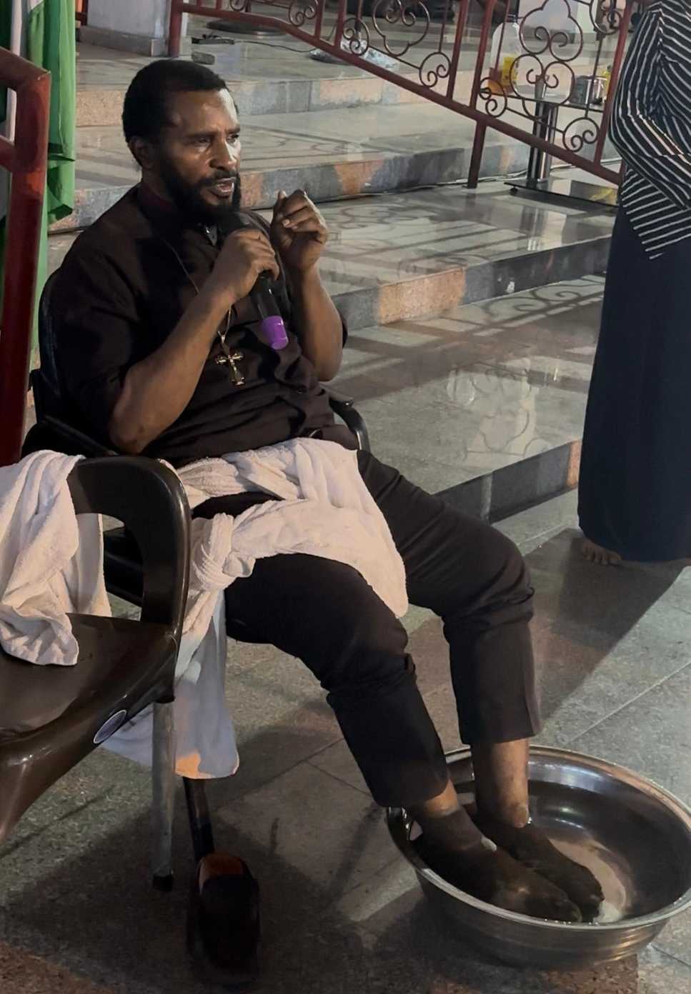 Feet washing service